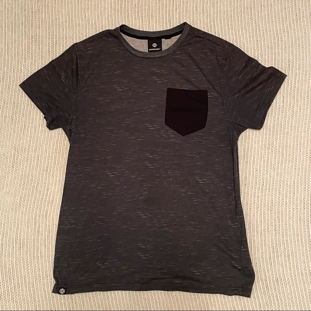 Akademiks short sleeve tee shirt with pocket mens size L